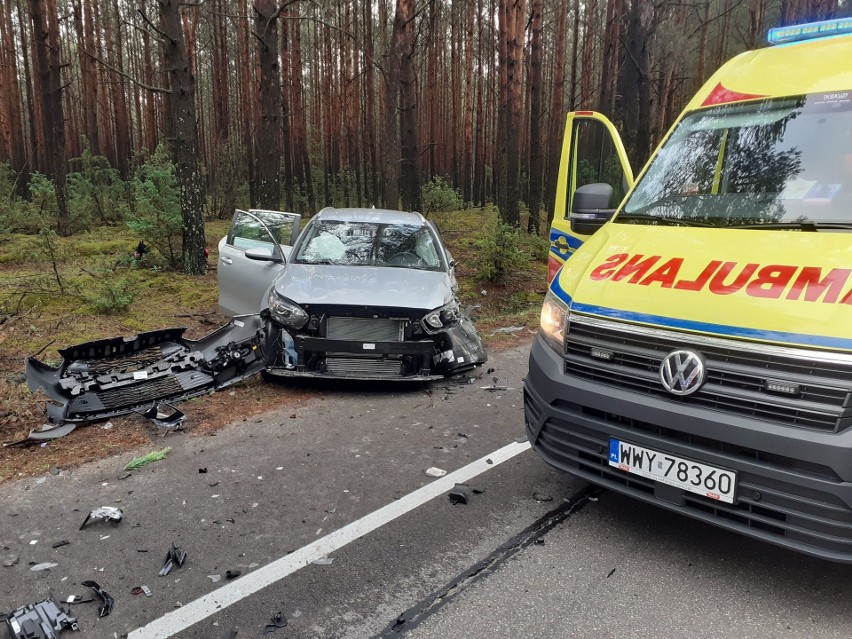 Wypadek na drodze Stare Bosewo - Prabuty. Zderzenie dwóch samochodów osobowych