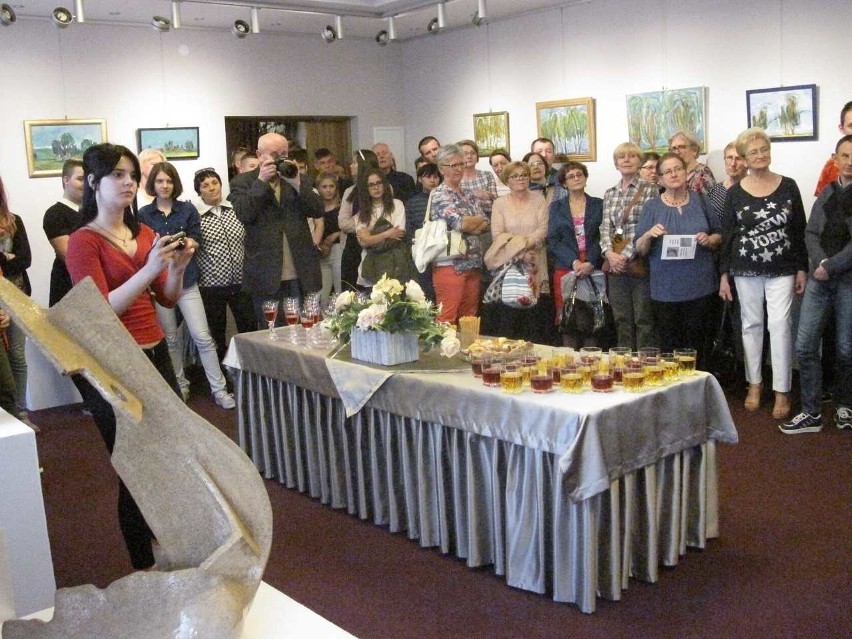 Lipsko. Wystawa dwóch radomskich artystów Krzysztofa Mańczyńskiego i Jacka Szpak w Lipskim Centrum Kultury