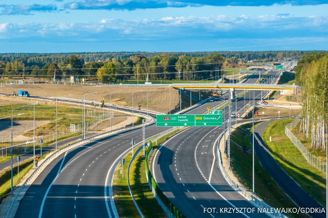 Kierowcy mogą już korzystać z kolejnego odcinka od Ostrowi Mazowieckiej do Śniadowa. Do ukończenia pozostała jeszcze 13-km obwodnica Łomży, która ma być przejezdna w połowie przyszłego roku.