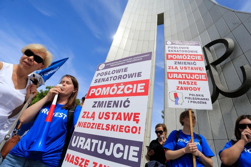 Manifestacja medyków pod Sejmem. „Test wiarygodności polityków” 