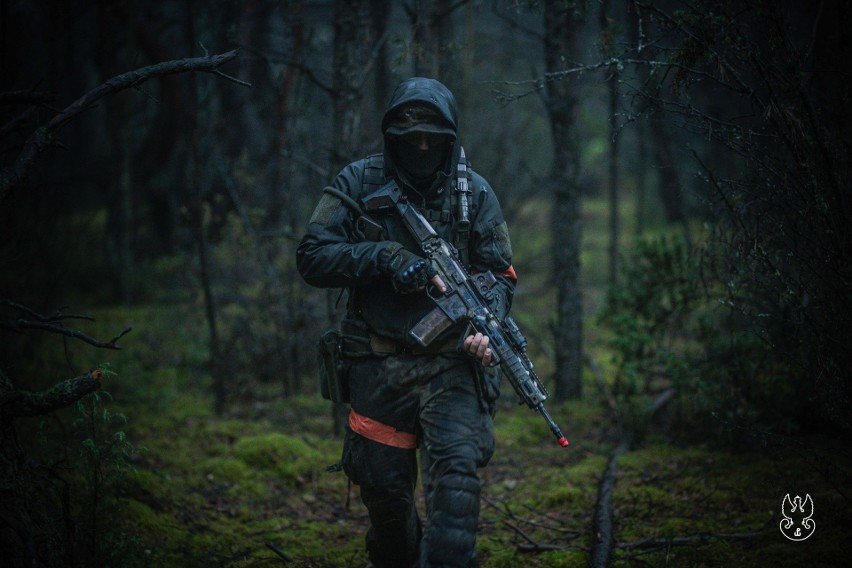 Terytorialsi ćwiczyli w lasach Nadleśnictwa Ostrów Mazowiecka. Szkolenie polegało na planowaniu, obserwacji i przejęciu lotniska