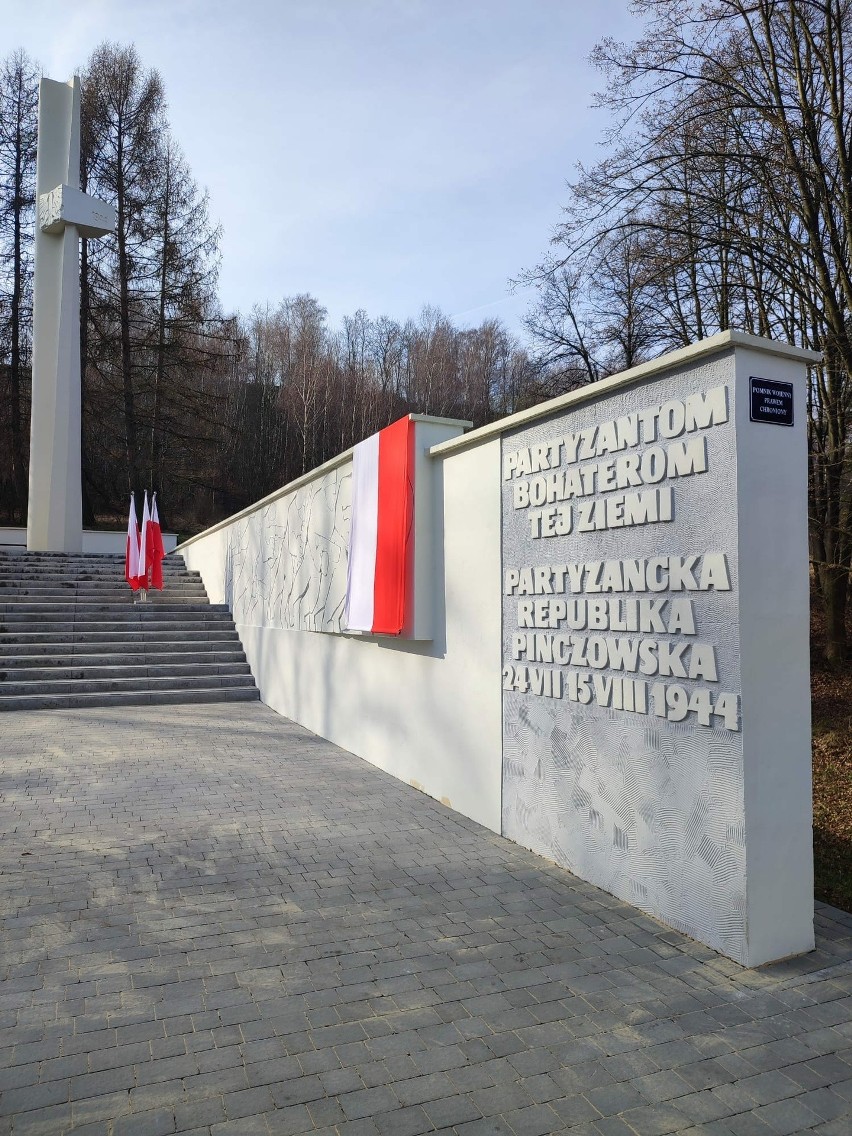 Otwarcie pomnika Republiki Pińczowskiej po remoncie.