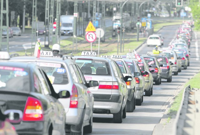 Taksówkarze nadal grożą protestem. Dali urzędnikom dwa tygodnie