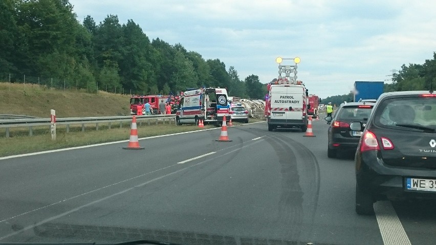 DZ24: Wypadek na A4 24.08.2015. Utrudnienia już tylko na autostradzie [NOWE ZDJĘCIA]