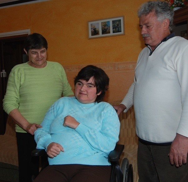 Niepełnosprawna Ania jest zdana na pomoc innych. Bez dofinansowania z PFRON-u nie uda jej się wyjechać nad polskie morze.