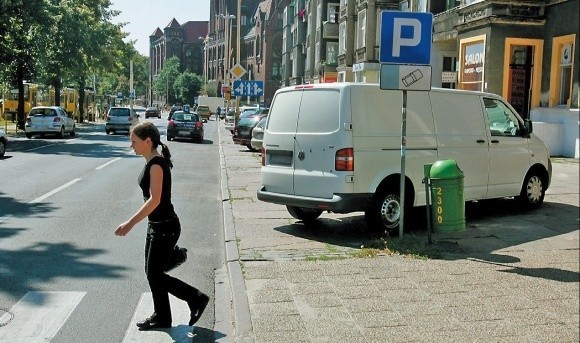 To w tym miejscu doszło do incydentu. Sąd zlecił straży miejskiej zrobienie zdjęcia tej części jezdni i chodnika. Na kolejnej rozprawie będzie analizował co zaszło tu 1 kwietnia.