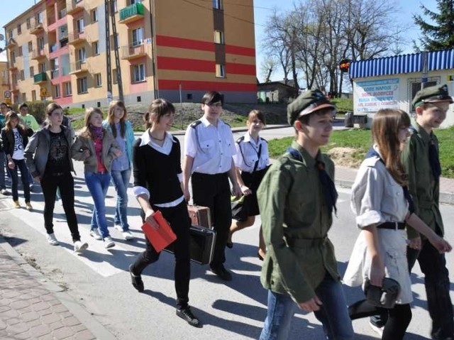 W marszu uczestniczyło około 200 młodych ludzi.