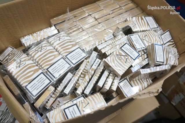 Bytom: policjanci przejęli 150 tys. papierosów i 300 kilogramów tytoniu