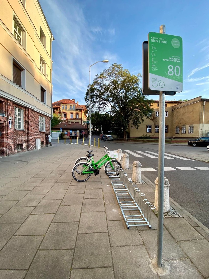 Nowa stacja roweru miejskiego stanęła przy szpitalu na Pomorzanach. W planach są kolejne