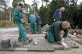 W parku Załuskiego na osiedlu Leśnym będą nowe alejki i młode drzewa