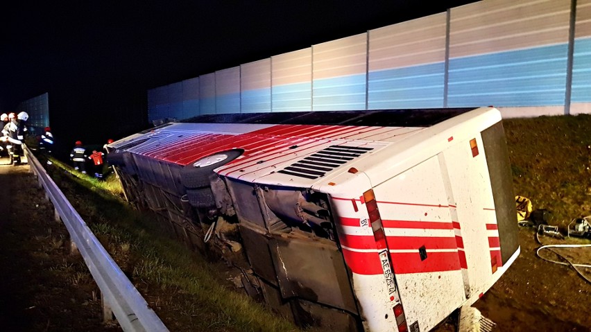 Wypadek autobusu na autostradzie A2 niedaleko Łodzi....