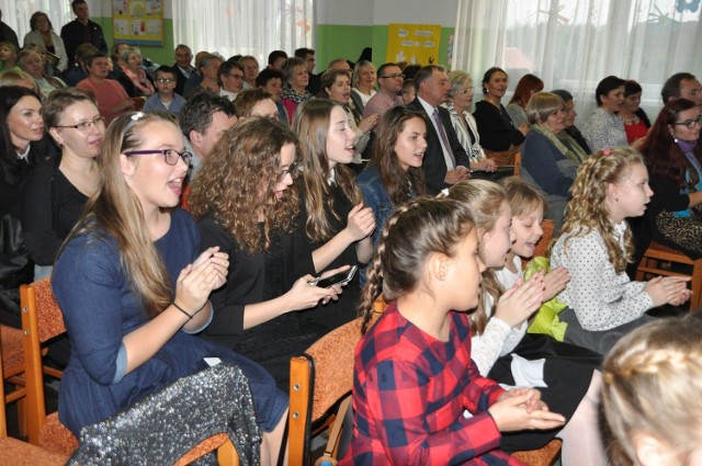 Jastrzębska publiczność i pozostali wykonawcy śpiewali razem z wykonawcami utworów.