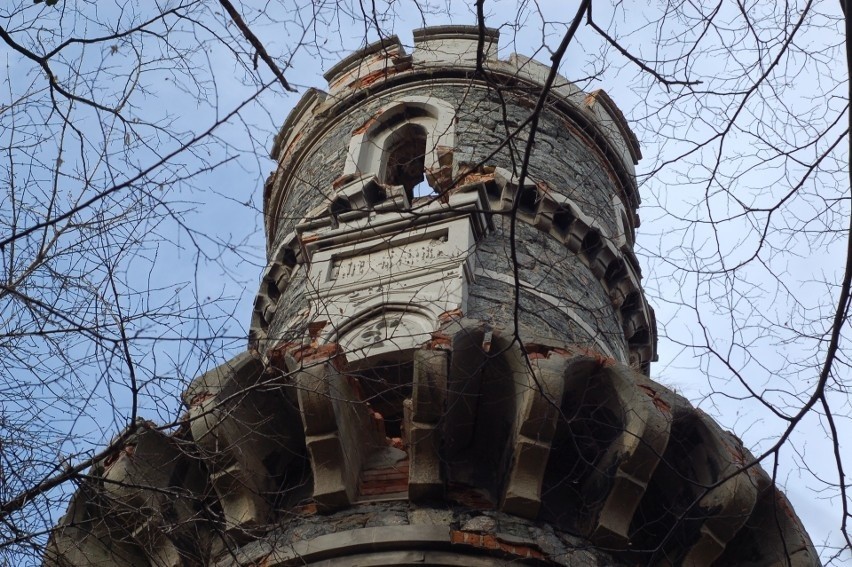 To najstarsza taka wieża widokowa w Polsce. Dostępu do jej...