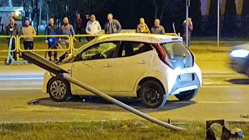 Białystok. Wypadek na Wiejskiej. Toyota dachowała po...