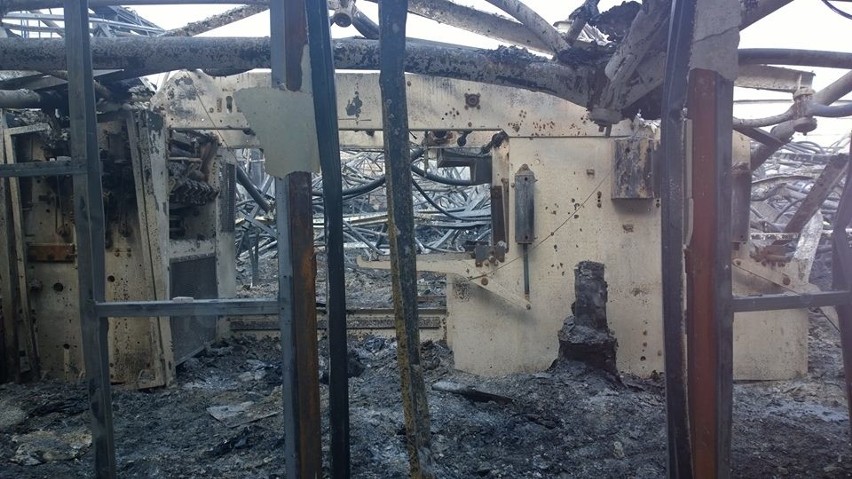 DZ24: Pożar w Zawierciu [NOWE ZDJĘCIA i WIDEO INTERNAUTÓW] Spłonęła hala papiernicza