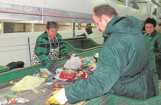 Do tej pory wysypiskiem pod Miastkowem zarządzało MPGKiM. Teraz zajmuje się tym spółka Zakład Gospodarowania Odpadami