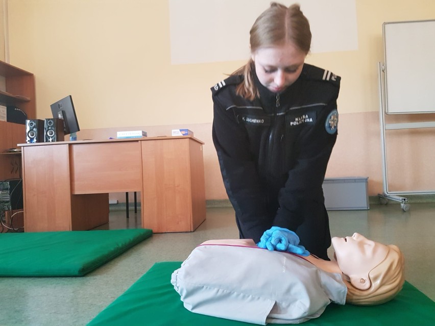 Kadeci z ZSI ćwiczyli w Szkole Policji w Słupsku. Dowiedzieli się, jak szkoli się policjantów