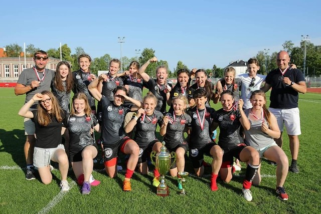 Radość poznańskich rugbystek z tytułu wicemistrzyń Polski była ogromna i uzasadniona