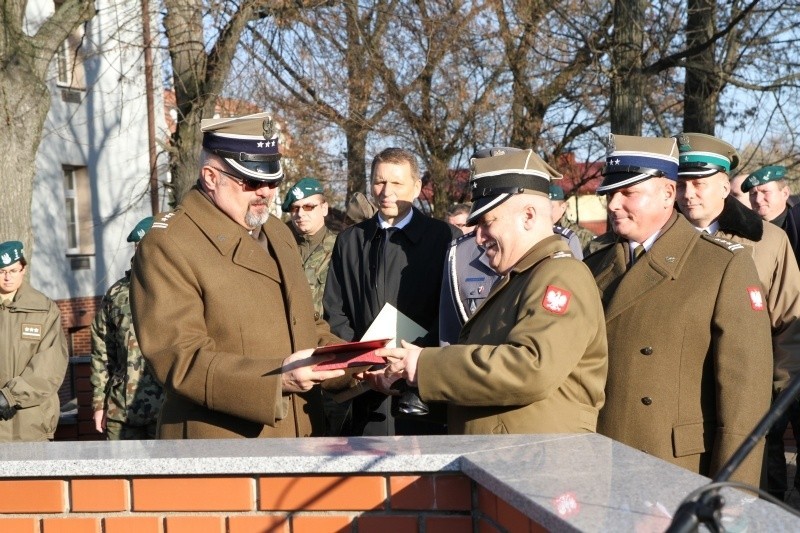 Minister obrony narodowej powołał go na stanowisko szefa...