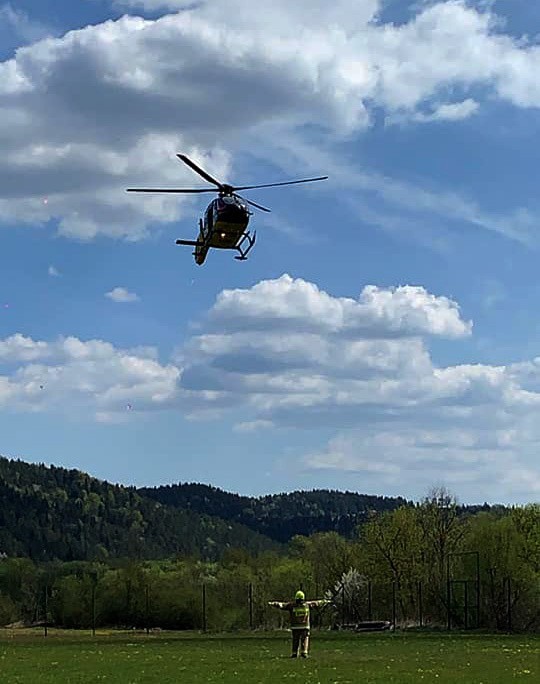 Sechna. Ciągnik rolniczy przygniótł mężczyznę. Rannego zabrał śmigłowiec LPR