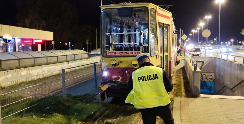 W wypadku ucierpiało pięć osób, dwie osoby z obrażeniami trafiły do szpitala