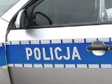 Wypadek pod Wojnowem. Samochód wypadł z drogi i dachował; kobieta w szpitalu