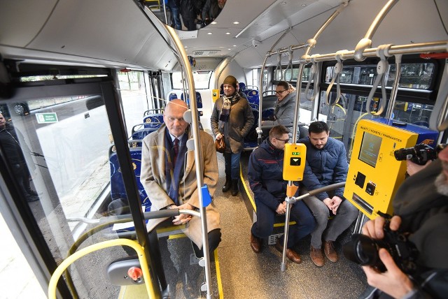 We wtorek w zajezdni autobusowej MZK przy ul. Legionów 220 odbyła się prezentacja nowych, hybrydowych autobusów marki MAN