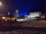 Groźny wypadek w Augustowie, na granicy powiatów kozienickiego i radomskiego, samochód osobowy zderzył się z jadącym z przeciwka autem