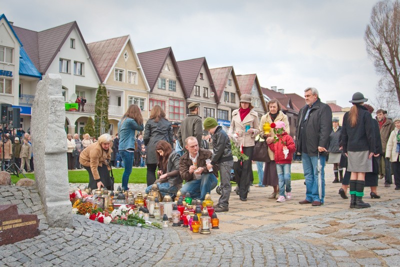 Katastrofa smoleńska: tak uczciliśmy pamięć ofiar w 2010 roku. Zobaczcie archiwalne zdjęcia