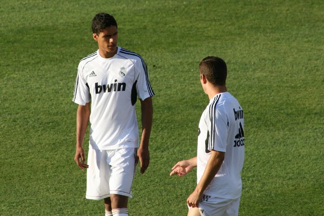 Raphael Varane (Real Madryt) – francuski obrońca w duecie z Portugalczykiem Pepe na bardzo niewiele pozwolili drużynie Schalke 04 Gelsenkirchen. Królewscy bez większego trudu zachowali w Niemczech czyste konto, zwyciężyli pewnie 2:0 i z dużym spokojem mogą skupić się na obronie pozycji lidera w lidze hiszpańskiej przed rozpoczęciem rywalizacji w ćwierćfinale LM.