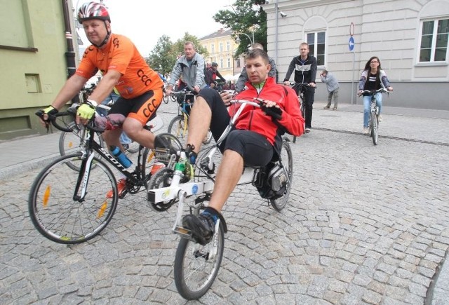 W Kieleckiej Masie Krytycznej, która przejechała w środę przez Kielce, wzięło udział ponad 150 rowerzystów. Niektórzy pokonali trasę na nietypowych jednośladach.