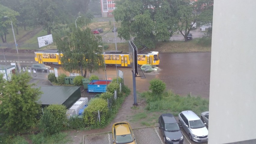 Burza i ulewa w Szczecinie i woj. zachodniopomorskim (6.06.2019). Wiele ulic pod wodą [WIDEO, ZDJĘCIA]