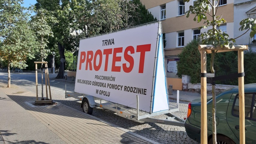 Akcja protestacyjna pracowników MOPR-u w Opolu trwa. -...