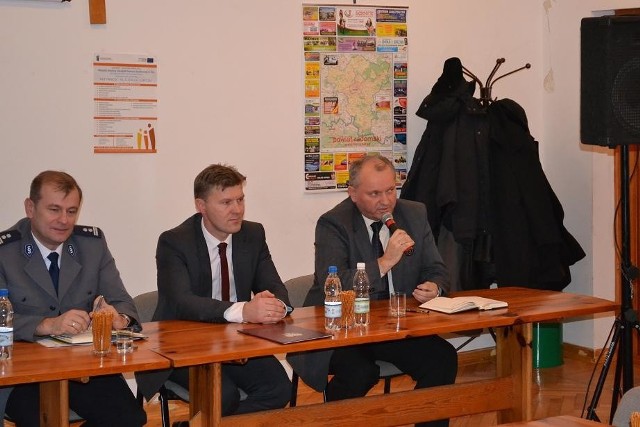 Wśród gości byli między innymi (od lewej) komendant Miejski Policji w Radomiu Roman Jaśkiewicz, wicestarosta radomski Waldemar Trelka oraz burmistrz Iłży Andrzej Moskwa
