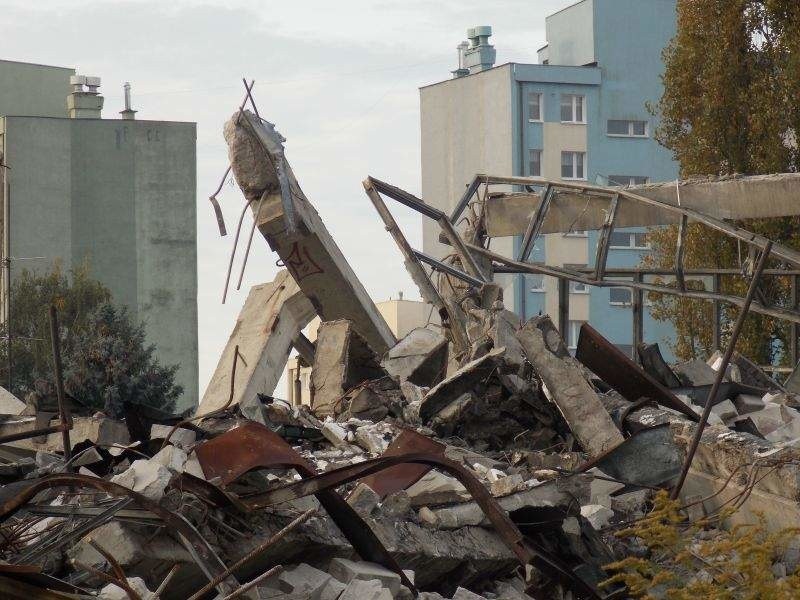 Wybuchowa rozbiórka na terenie dawnego Stilonu w Gorzowie (zdjęcia)