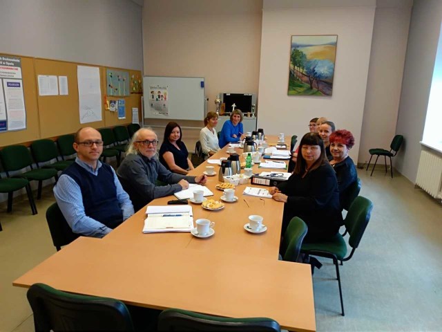 Wsparciem w formie szkoleń i warsztatów objęci zostaną nauczyciele i studenci kierunków pedagogicznych. 