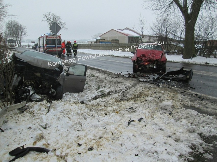 Przasnysz: wypadek na Szosie Ciechanowskiej. Zderzyły się opel i fiat [ZDJĘCIA]