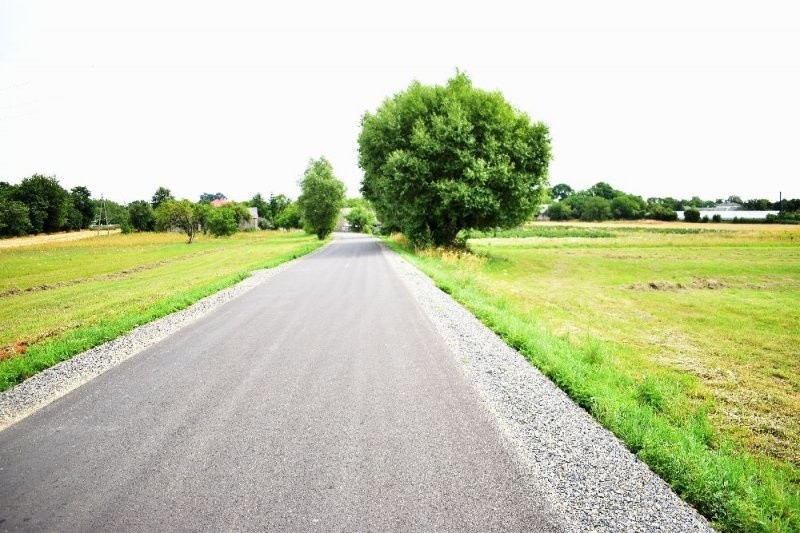 Zakończono remonty kolejnych odcinków dróg w gminie Rytwiany, Staszów i Bogoria. Wartość inwestycji to ponad milion złotych 