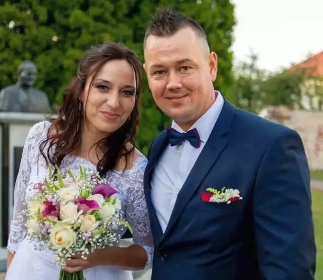 Kasia i Piotr z 4. edycji "Rolnik szuka żony"Kasia i Piotr poznaliśmy w 4. edycji "Rolnik szuka żony". Dziewczyna pojawiła się w domu rolnika po tym, jak Piotr nie wybrał żadnej z zaproszonych wcześniej uczestniczek programu. Ona też wysłała do niego list, ale początkowo miała opory przed pojawieniem się w telewizji. Niedługo później okazało się, że Kasia jest w ciąży. Para pobrała się 2 sierpnia 2019 r.