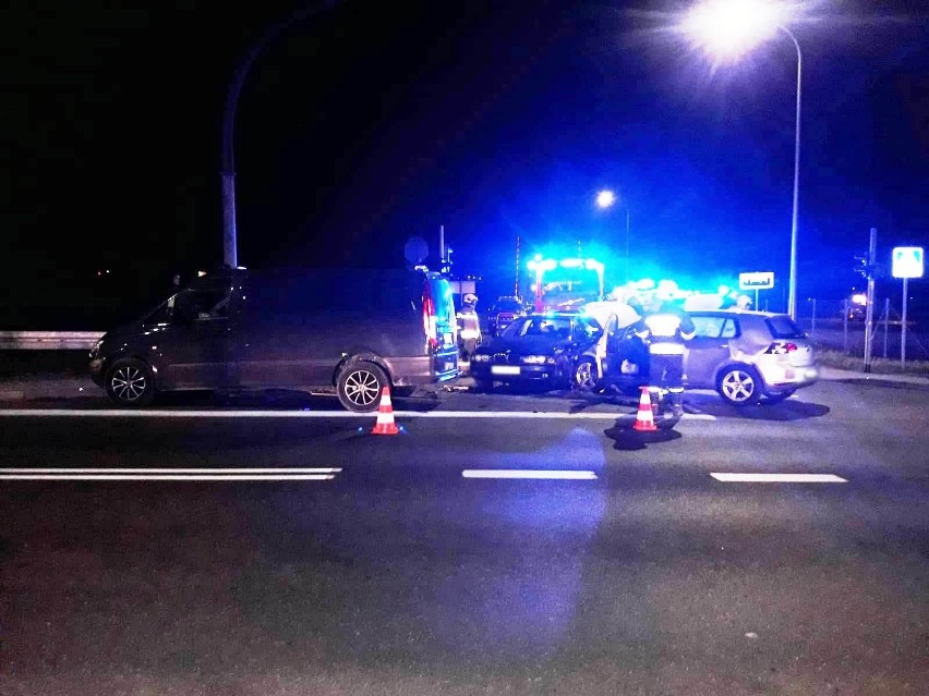 Cyganowice wypadek. Zderzenie trzech osobówek na obwodnicy Starego Sącza zablokowało DK 87