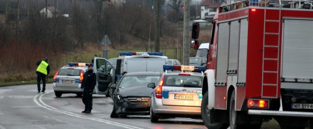 Do wypadku doszło na ulicy Energetyków w Radomiu, w okolicach przejazdu kolejowego.