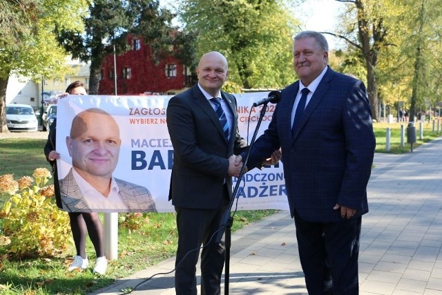 Na zdjęciu Maciej Bartoszek i Sławomir Kopyść, członek zarządu województwa, radny PO sejmiku.