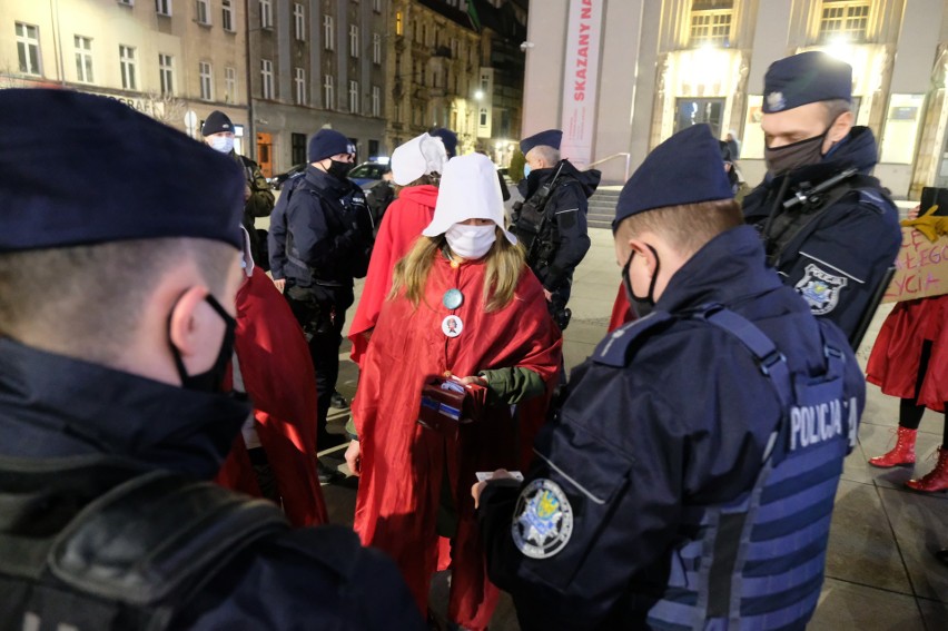 Katowice. Strajk Kobiet na rynku: 8 marca to dzień gniewu i...