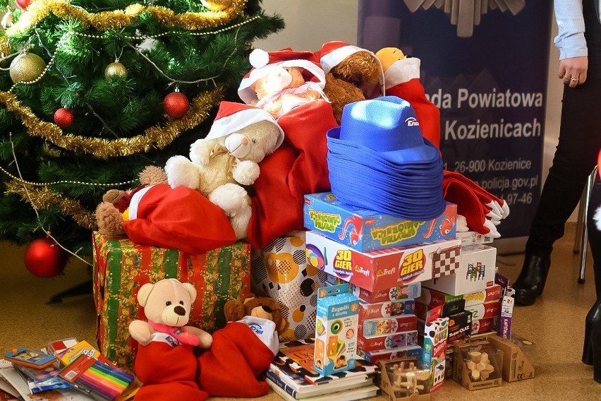 Mikołaj w odwiedzinach na oddziale pediatrycznym szpitala w Kozienicach