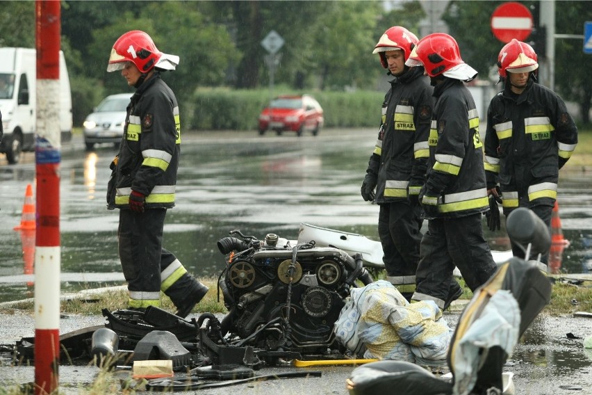 Wrocław: Wypadek na Grabiszyńskiej. 3 osoby ranne, mężczyźnie amputowano nogi (ZDJĘCIA)