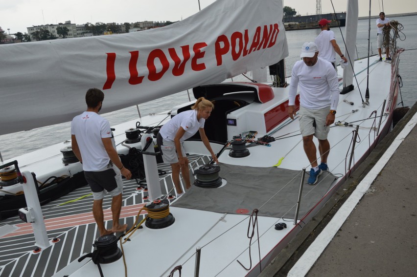 W Gdyni w obecności pracowników Polskiej Fundacji Narodowej...