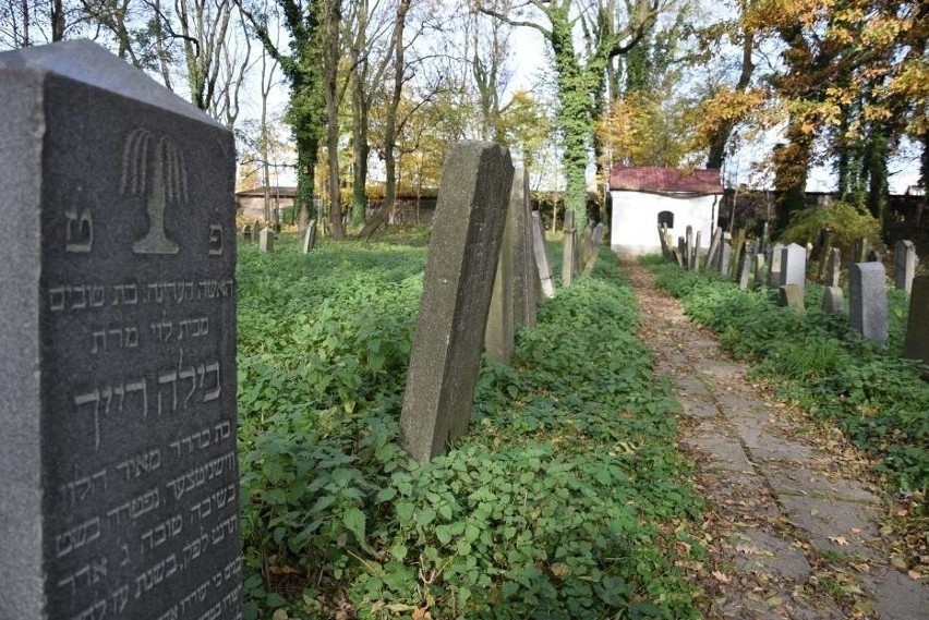 Na cmentarzu żydowskim w Oświęcimiu znajduje się ponad 1000...