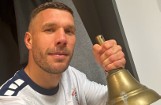 PKO Ekstraklasa. Lukas Podolski dokucza Piastowi Gliwice po derbach. Wszędzie wrzuca kurę i koguta