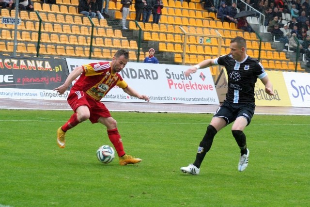 Marek Gancarczyk (z lewej) strzelił gola i tradycyjnie pracował ciężko dla drużyny.