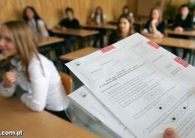Próbny egzamin gimnazjalny 2012/2013 z CKE. Test z języka polskiego odbędzie się 13 listopada. Zobacz pytania i odpowiedzi